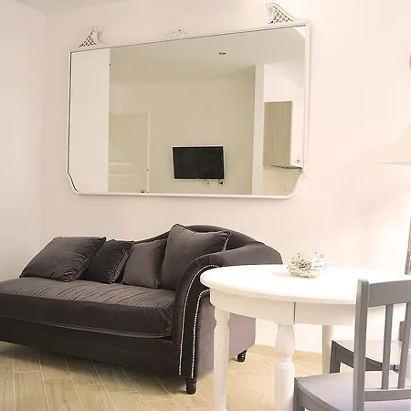 Gens Claudia, Vatican Luxury Apartments-2